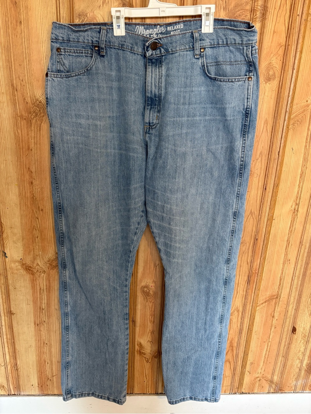 Wrangler Men's Relaxed Fit Faded Blue Jeanssi 40x36